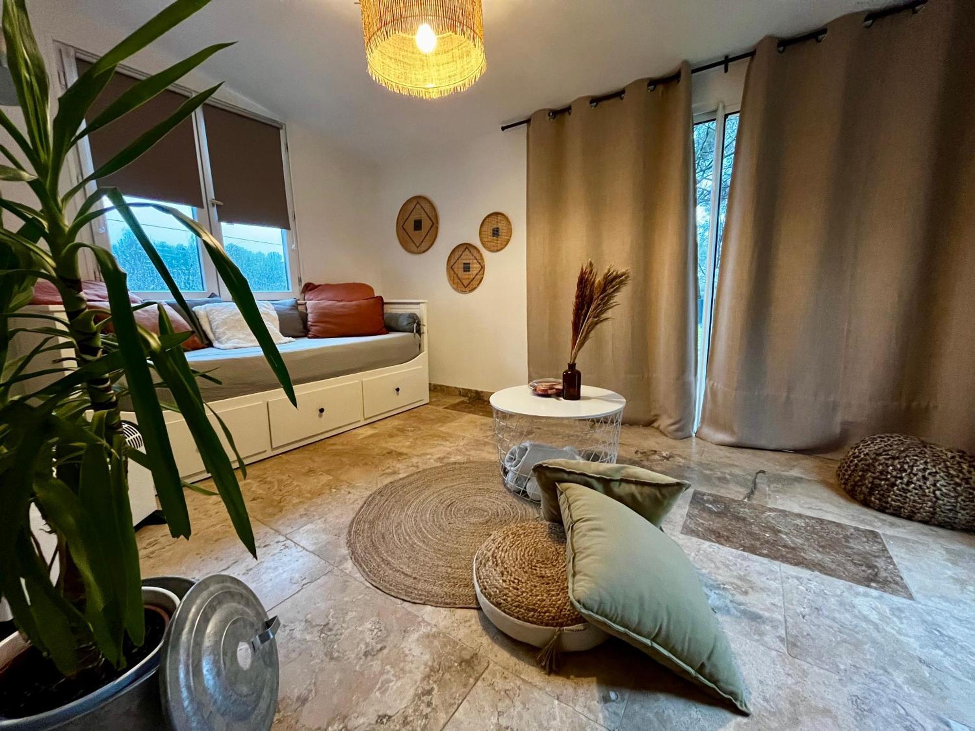Maison Provencale Au Calme De La Campagne Avec Jacuzzi Aix-en-Provence Exteriér fotografie